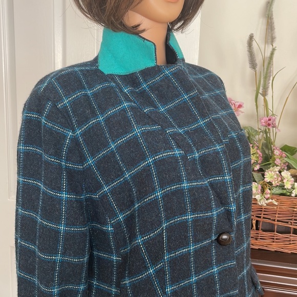 Talbots blue plaid blazer w basket weave buttons - Picture 5 of 12